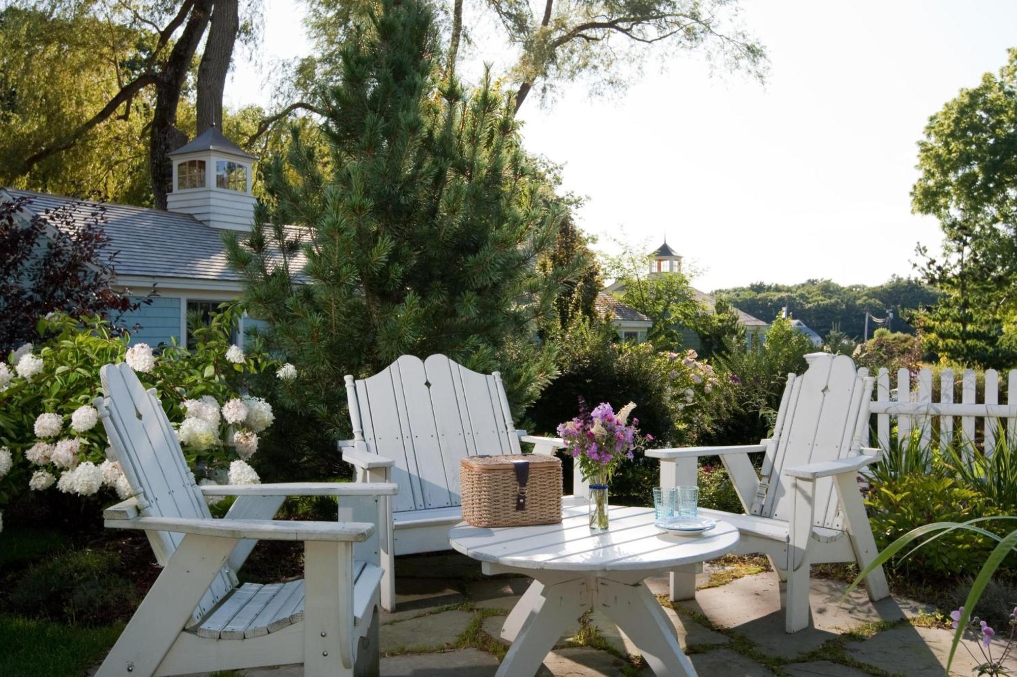 Endless Summer Cottage Garden View